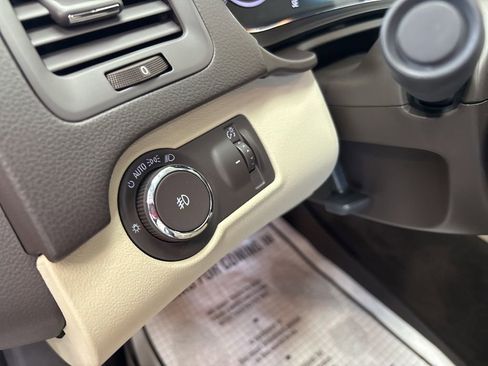 Used 2017 Buick Regal Premium w/ Driver Confidence Package #1 FWD image 21