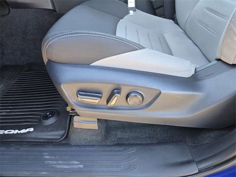 Used 2025 Toyota Tacoma TRD Off-Road image 18