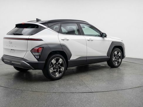 Used 2025 Hyundai Kona SEL FWD image 9