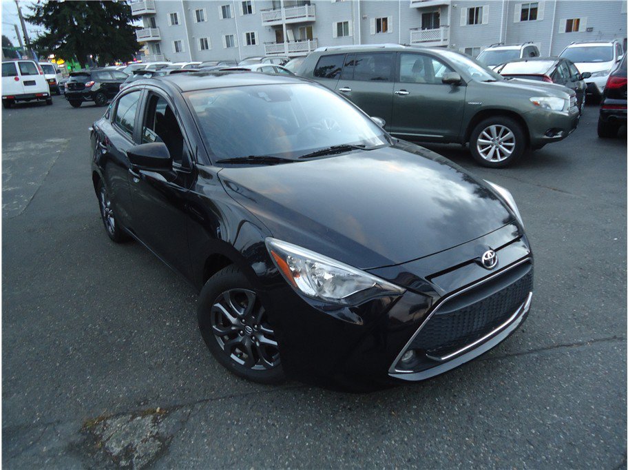 Used 2019 Toyota Yaris LE FWD image 3