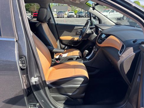 Used 2019 Chevrolet Trax LT w/ Sun & Sound Package AWD/4WD image 15