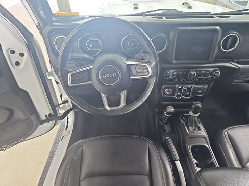 Used 2020 Jeep Wrangler Unlimited Sahara w/ Dual Top Group AWD/4WD image 19