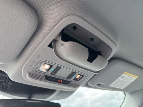 Used 2021 Ford Explorer XLT image 23