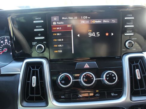 Used 2023 Kia Sorento LX image 30