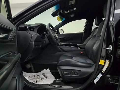 Used 2021 Toyota Venza XLE image 19