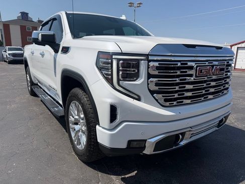 Used 2023 GMC Sierra 1500 Denali w/ Technology Package AWD/4WD image 5