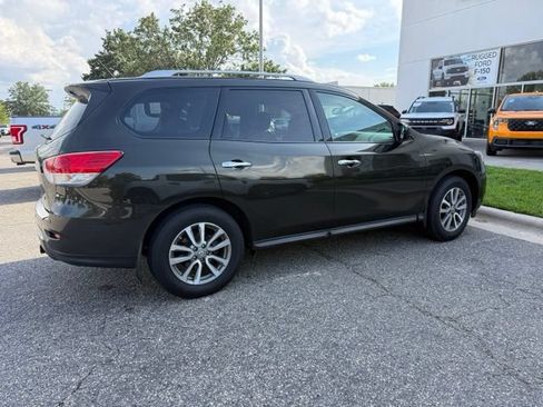 Used 2016 Nissan Pathfinder SV FWD image 4