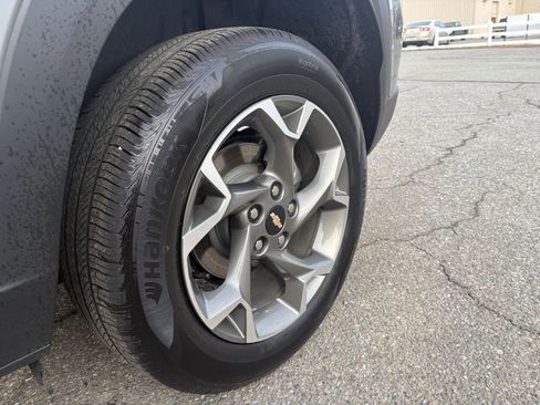Used 2025 Chevrolet Trax LT w/ LT Convenience Package image 28