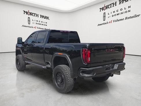 Used 2022 GMC Sierra 2500 AT4 w/ AT4 Premium Plus Package AWD/4WD image 3