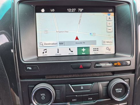 Used 2017 Ford Explorer XLT AWD/4WD image 28