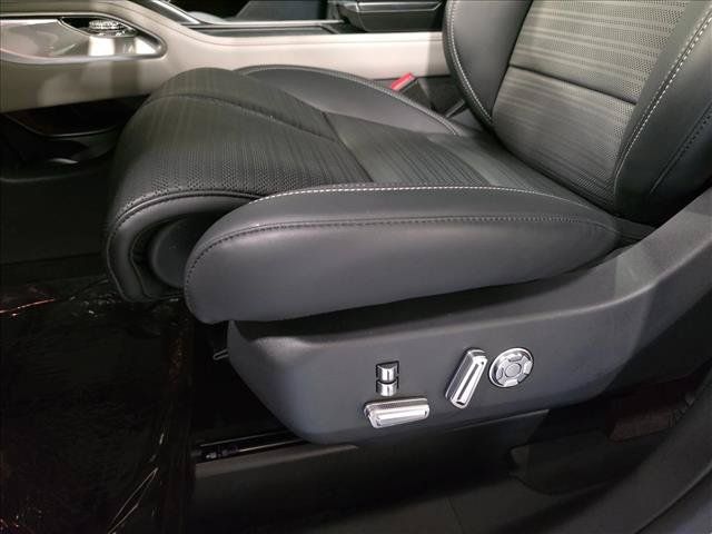 Used 2025 Lincoln Nautilus Reserve AWD/4WD image 30