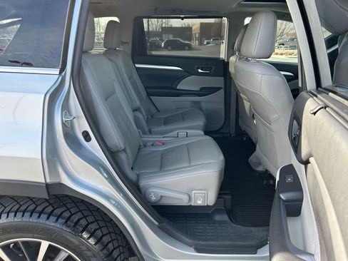 Certified 2019 Toyota Highlander XLE image 25