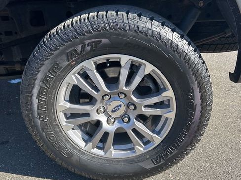 Used 2019 Ford F150 Lariat w/ Trailer Tow Package image 11