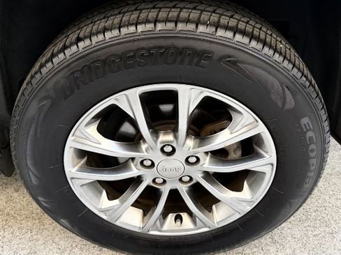 Used 2019 Jeep Cherokee Latitude Plus image 25