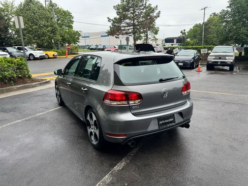 Used 2011 Volkswagen Golf 4-Door FWD image 8