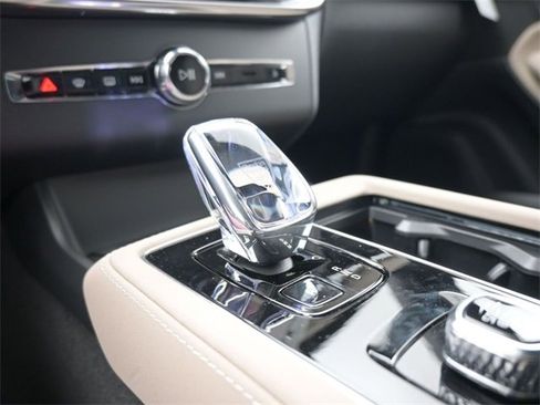 New 2026 Volvo XC90 T8 Plus image 12