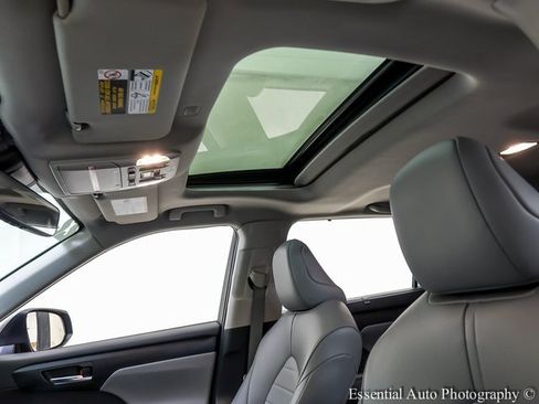Used 2022 Toyota Highlander XLE image 13
