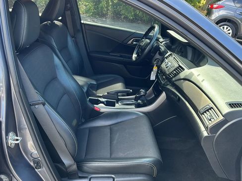 Used 2017 Honda Accord Sport image 12