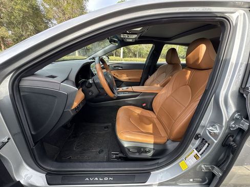 Used 2022 Toyota Avalon Limited image 15