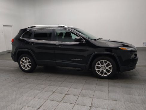 Used 2017 Jeep Cherokee Latitude FWD image 11