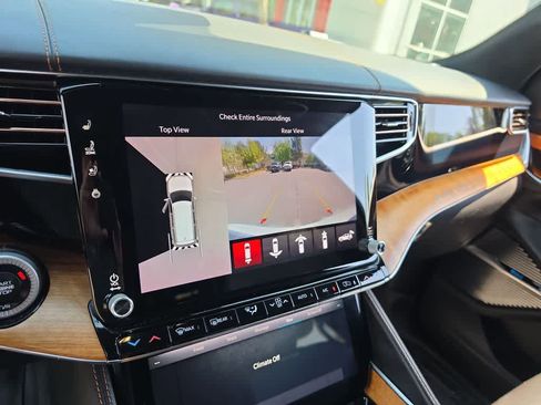 Used 2022 Jeep Grand Wagoneer Series III w/ Rear Seat Video Group 1 AWD/4WD image 17