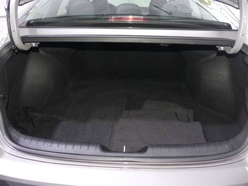 Used 2022 Hyundai Elantra Limited FWD image 9