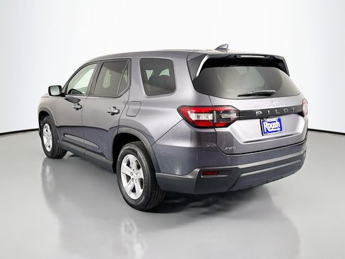 Certified 2023 Honda Pilot LX image 7