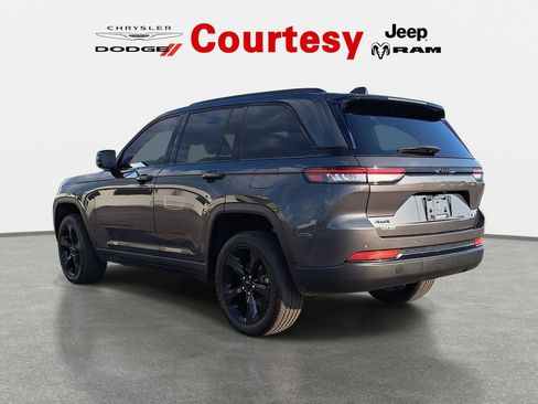 Certified 2024 Jeep Grand Cherokee Altitude AWD/4WD image 7