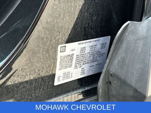 Used 2025 Chevrolet Trax RS w/ Sunroof Package FWD image 34