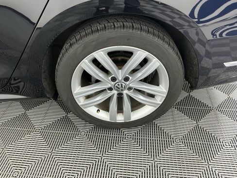 Used 2019 Volkswagen Passat 2.0T Wolfsburg image 16