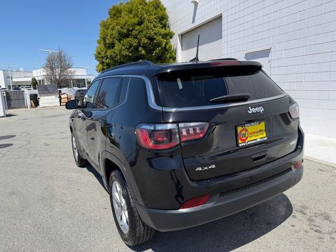 Used 2025 Jeep Compass Latitude AWD/4WD image 4