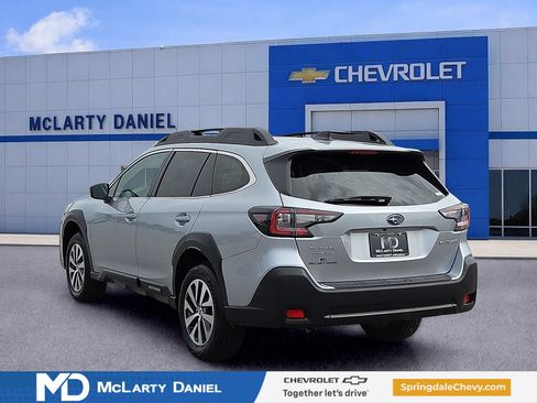Used 2025 Subaru Outback Premium AWD/4WD image 4