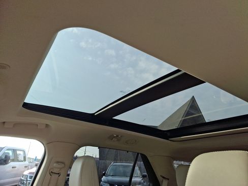 Used 2020 Ford Explorer Platinum w/ Premium Technology Package image 15