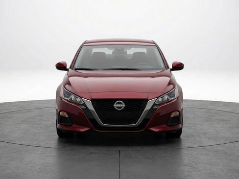 Used 2025 Nissan Altima 2.5 SV FWD image 2
