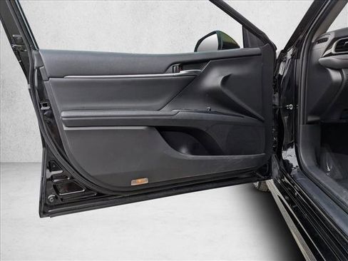 Used 2020 Toyota Camry XSE image 10