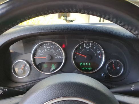 Used 2017 Jeep Wrangler Unlimited Sahara w/ Connectivity Group image 32