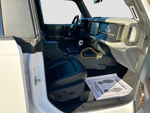 Used 2023 Ford Bronco Badlands image 26
