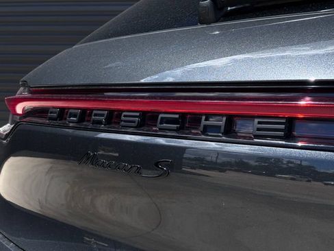 Certified 2025 Porsche Macan S AWD/4WD image 27