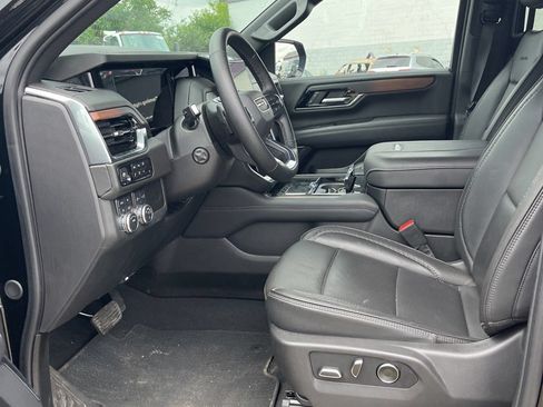 Used 2025 GMC Yukon XL Denali AWD/4WD image 7