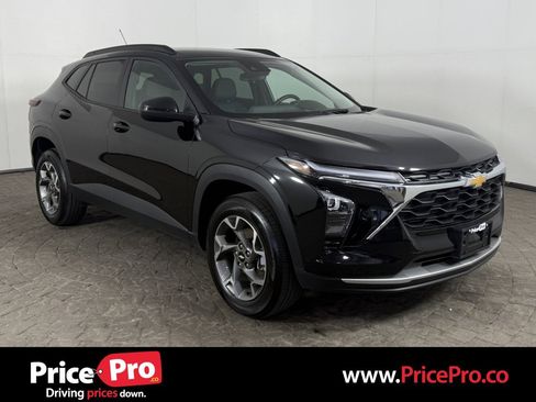 Used 2025 Chevrolet Trax LT w/ LT Convenience Package FWD image 1