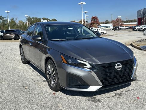 New 2025 Nissan Altima 2.5 SV image 3