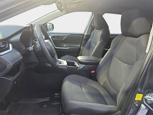 Used 2022 Toyota RAV4 LE image 18