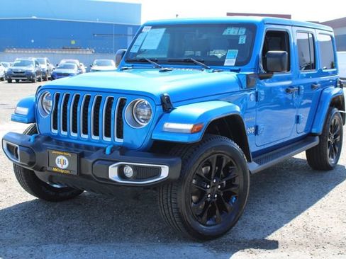 Used 2023 Jeep Wrangler Unlimited Sahara w/ Cold Weather Group AWD/4WD image 10
