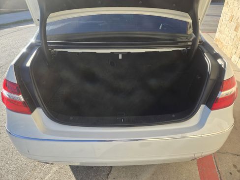 Used 2010 Mercedes-Benz E 350 4MATIC Sedan image 17