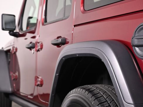 Used 2021 Jeep Wrangler Unlimited Rubicon w/ Cold Weather Group AWD/4WD image 12
