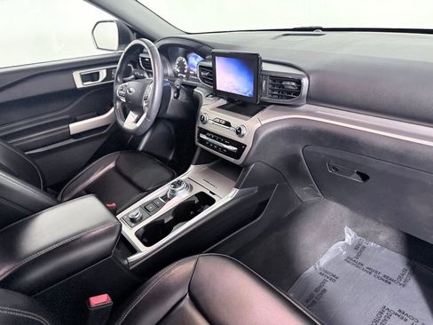 Used 2021 Ford Explorer XLT w/ Equipment Group 202A AWD/4WD image 26