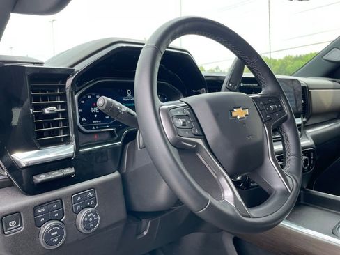 Used 2025 Chevrolet Silverado 2500 High Country w/ High Country Premium Package AWD/4WD image 9