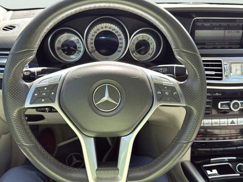 Used 2014 Mercedes-Benz E 550 4MATIC Sedan image 11