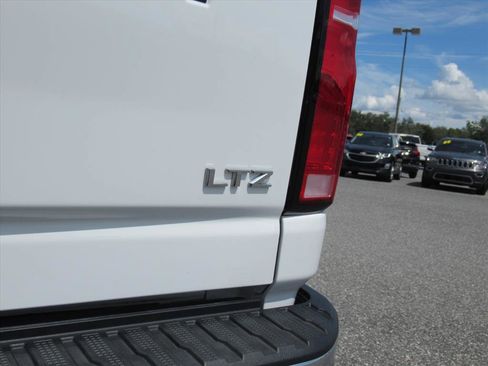 Used 2025 Chevrolet Silverado 2500 LTZ w/ LTZ Convenience Package image 9