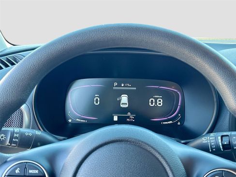 Used 2023 Kia Soul LX image 12